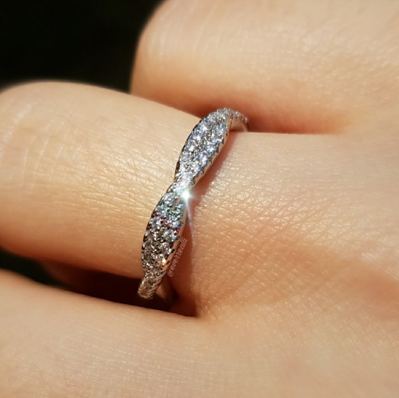 Simple White Gold Twisted Diamond Band Ring - Picture 6 of 6